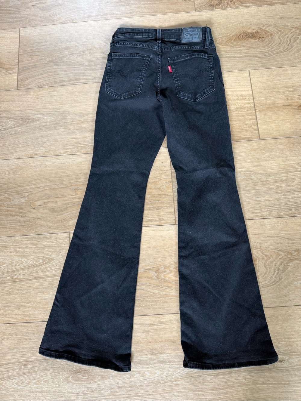 Levi’s Black Mid-Rise Flare Bootcut Jeans W26 L30 - Picture 2 of 4